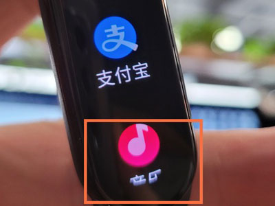 小米手环4如何放音乐
